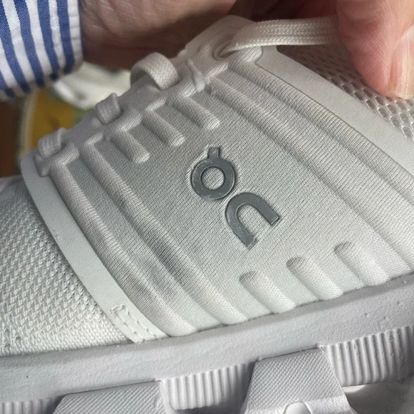 On Cloud Running White Low-Top Mesh Trainer 8.5 - Picture 7 of 15